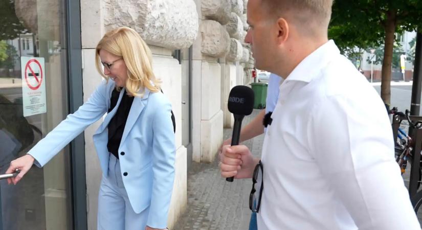 Három hónapra kitiltották Bohár Dánielt a parlamentből
