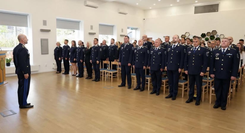 Veszprém megyei rendőrök munkáját ismerték el nemzeti ünnepünk alkalmából