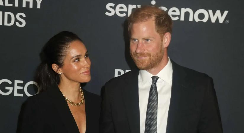 Még el sem indultak, de már áll a bál: Harry herceg és Meghan Markle angliai látogatása kész katasztrófa