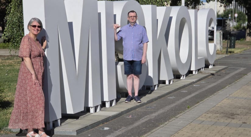 „Ha félrenézek, attól még hallgatom a másikat”