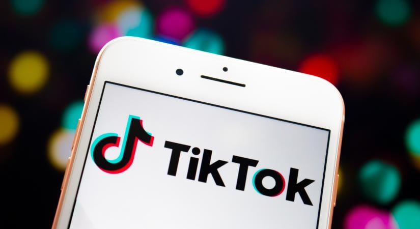Szelfivel és igazolványos ellenőrzéssel védekezne a TikTok a deepfake-ek ellen