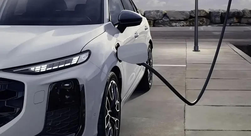 Rendhagyó hibrid rendszert álmodott meg az Audi