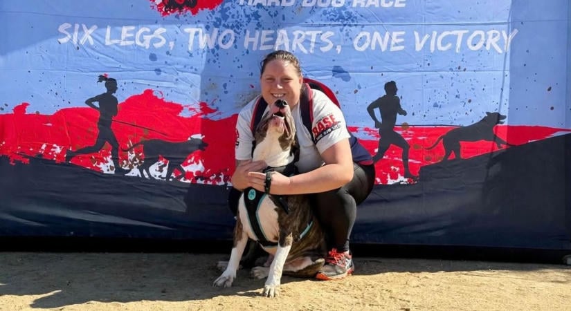 Hat lábon a Siratófalon: így küzdötte le somogyi óvónéni és kutyája Topi a Hard Dog Race BASE legnehezebb akadályait