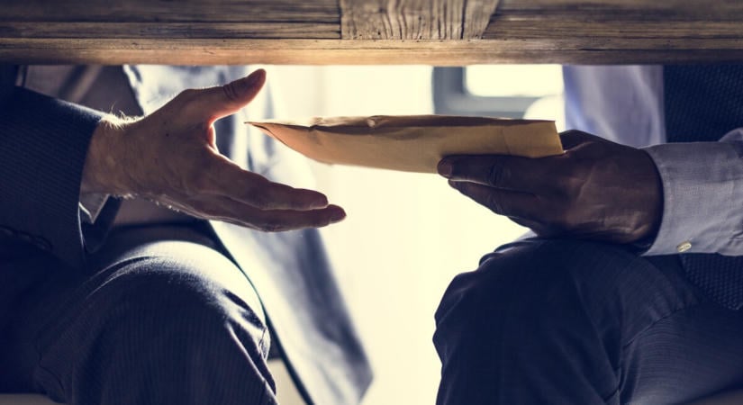 Szakértő: hazánkban a három legsúlyosabb társadalmi probléma egyike a korrupció