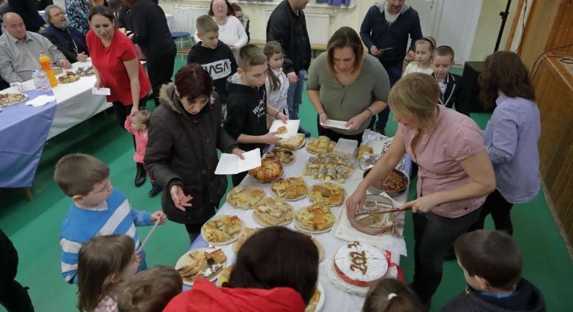 Szerencsét hoz a görög vaszilopita (galéria, videó)