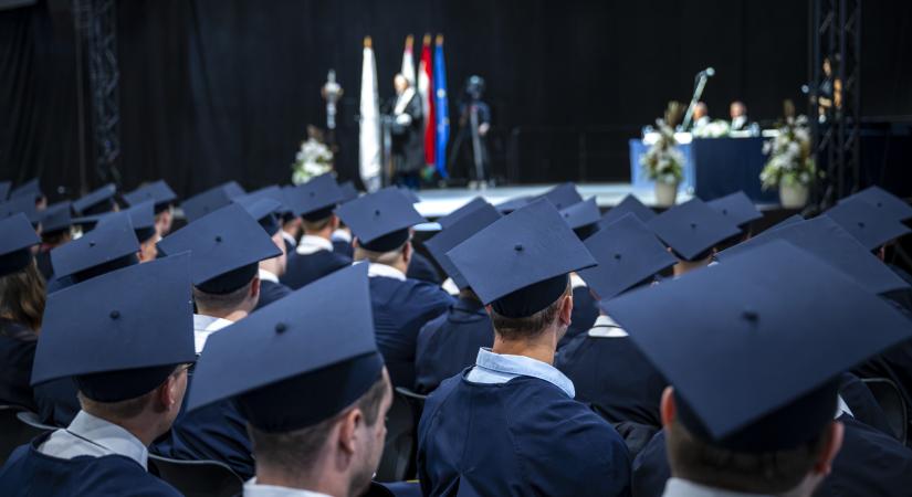 Új járműmérnökök a pályán: 111 hallgató diplomázott Győrben