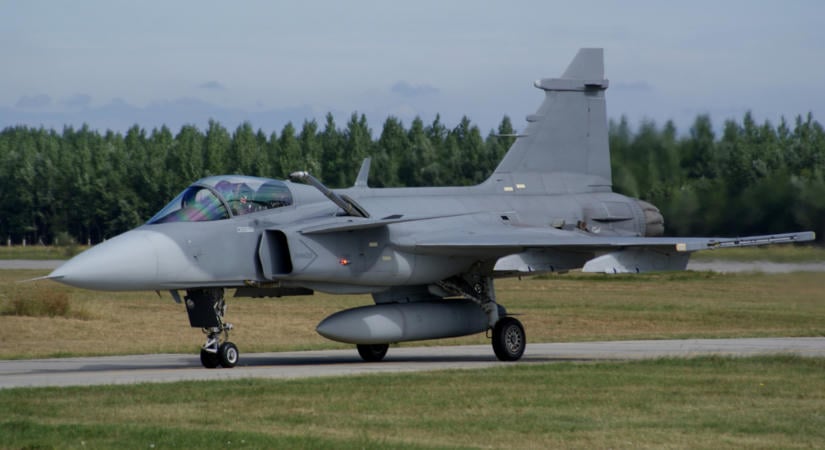 Lezuhant a Magyar Honvédség egyik Gripenje Szolnoknál, a pilóta katapultált