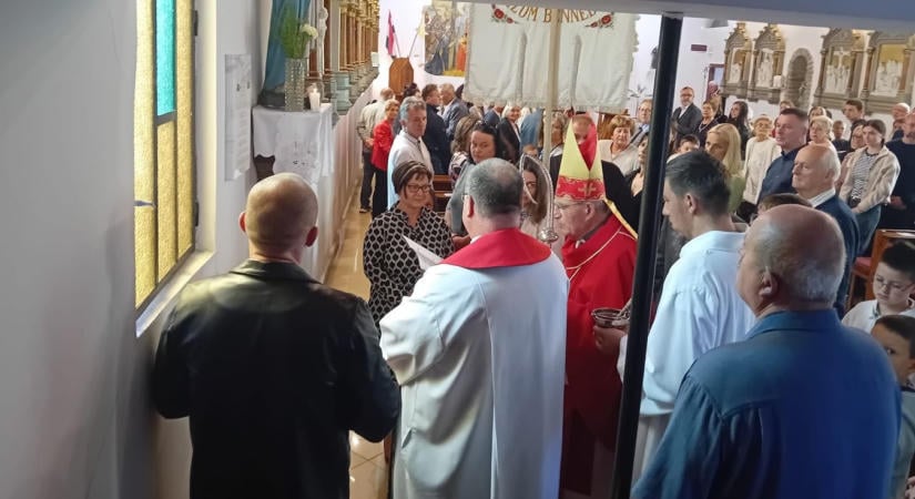 Győrladamér Szent Kereszt felmagasztalására szentelt temploma, alapításának 80. évfordulóját ünnepelte - Fotók