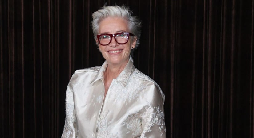 Emma Thompson lánya igazi bombázó lett: a 26 éves Gaia megszólalásig hasonlít az anyjára – Fotó