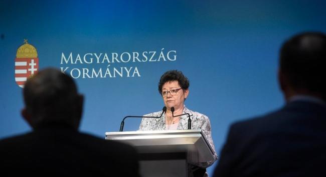 Országos tisztifőorvos: 400 alá csökkent a kórházban ápoltak száma