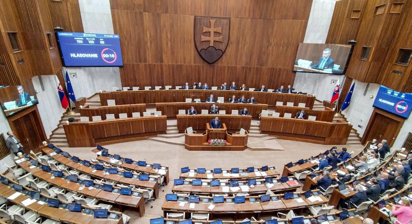 Második olvasatban, 12 órán át tárgyal a parlament a Btk-módosításról