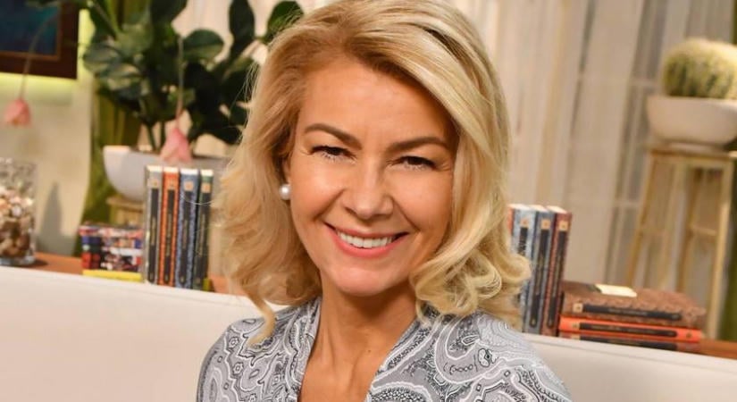 Az 56 éves Barta Sylvia ennél dögösebb nem is lehetne: tangás bikiniben mutatta meg bomba alakját