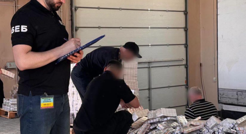 Egy moldovai állampolgár cigarettát próbált becsempészni burgonyachipsnek álcázva