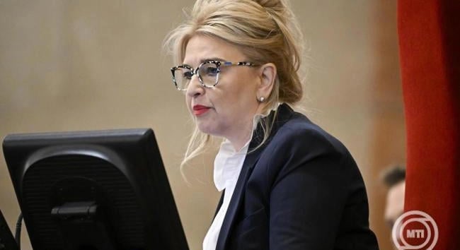 Hétfőtől háromhetes munkarendre tér át a parlament