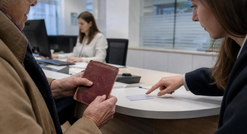 Érvénytelenné váltak a régi, könyv alakú személyik: az érintettek külön értesítést sem kapnak