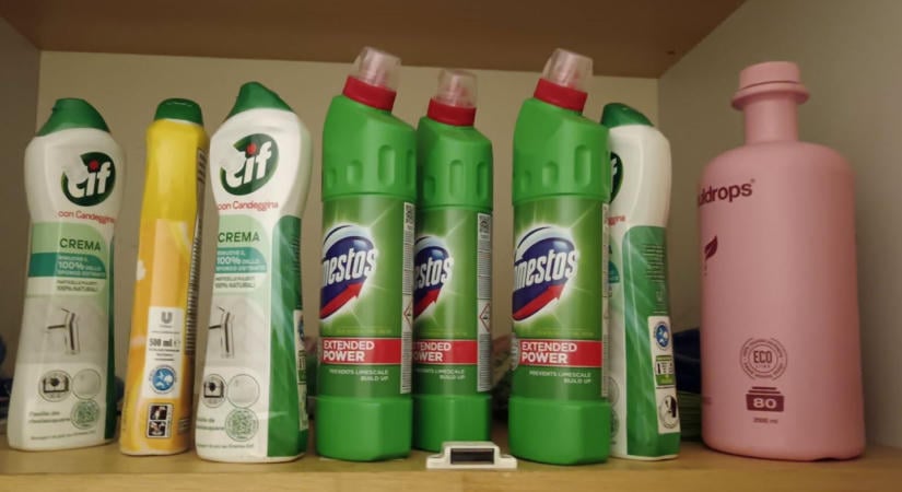 Folytatásos mutyi Gyömrőn: takarítószereket akartak lenyúlni a konyhás nénik a polgármester szerint