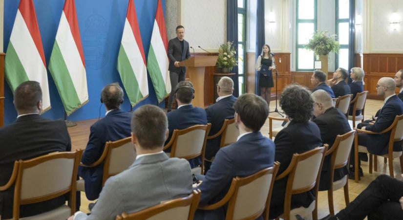 Kiderült, hogyan ámították Szijjártóék a nemzetközi közeget