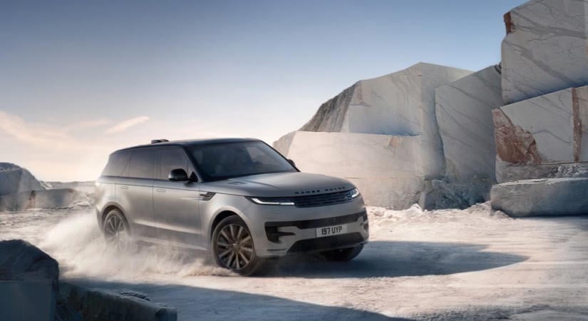 Borzasztó méretű akkumulátorral érkezik a villany-Range Rover