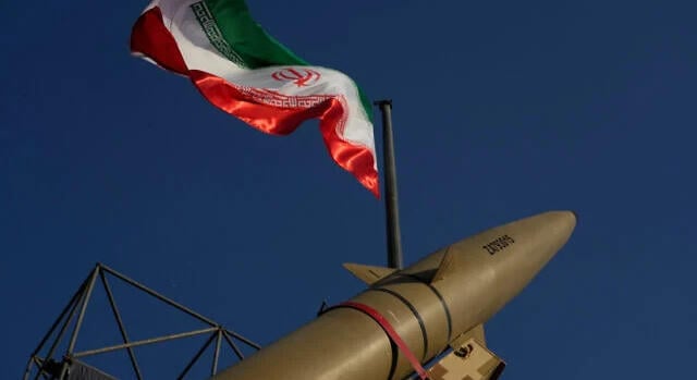 Irán továbbra is képes rakétákat és drónokat gyártani, Oroszország pedig fegyverekkel látja el
