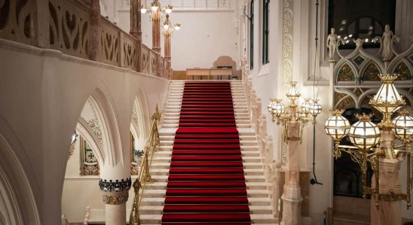 Magyar Péter rábukkant a magyar Ceausescuk világára a Belügyminisztérium és a Miniszterelnöki Kabinetiroda épületeiben