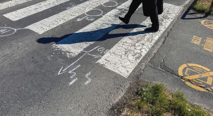 Szörnyű hétindítás: busz gázolt gyalogost a pécsi Kertvárosban