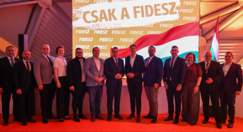 Pásztor: A VMSZ nem politikai prostituáltaknak a gyülekezete, hanem elvszerű gerinces emberek sokasága