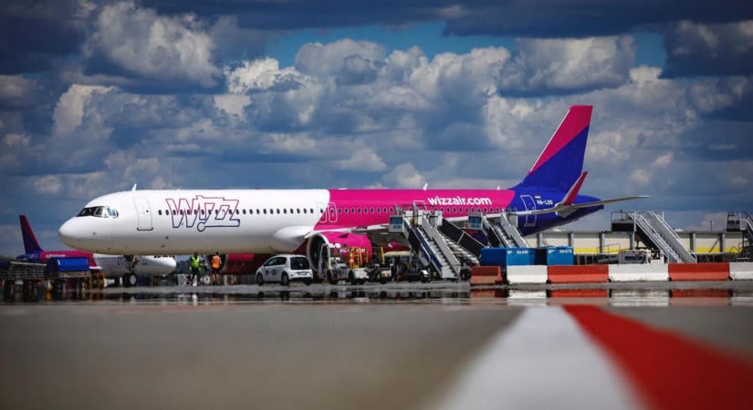 Fenyegető telefonhívás keltett riadalmat a Liszt Ferenc Repülőtéren – órákig kellett a földön vesztegelnie a Wizz Air járatának