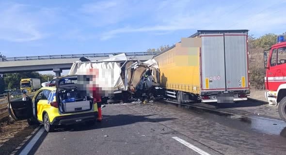 Halálos áldozata is van az M5-ös autópályán történt balesetnek