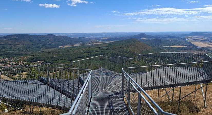 Pilis-tető, ahol panorámasétány és kilátó várja a kirándulókat
