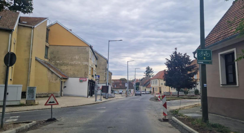 Hétfőtől lezárnak egy forgalmas utcát Kőszegen, a buszok is más útvonalon járnak majd