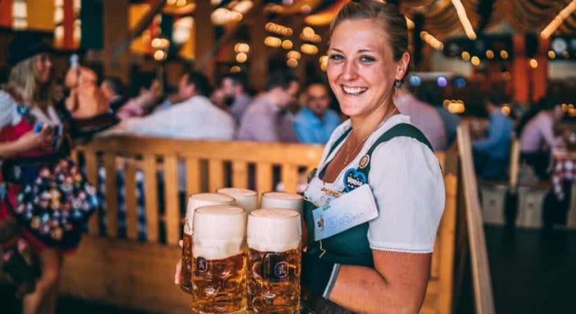 Rekordáron adják a sört a német Oktoberfesten
