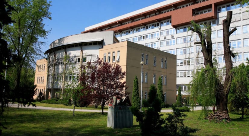 Milliárdos kórházfejlesztések zárultak le Budapesten és Cegléden