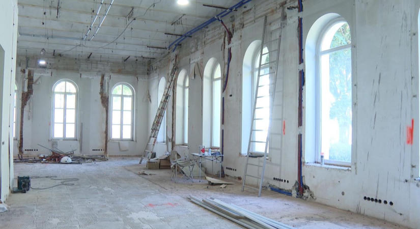 Teljesen kifordítják önmagából ezt a zalaegerszegi bankfiókot – mutatjuk, mi változik meg