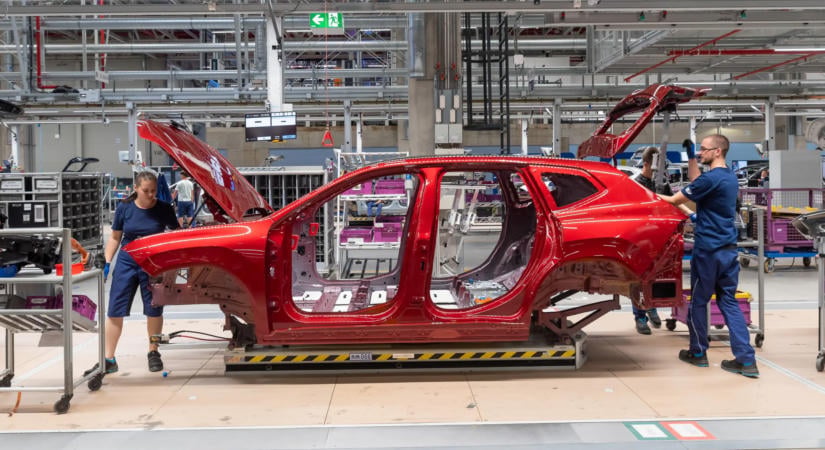 Már 24 órában, folyamatosan gyártják az autókat a debreceni BMW gyárban