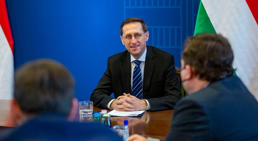 Varga Mihály: Jövőre felére csökken az extraprofitadó