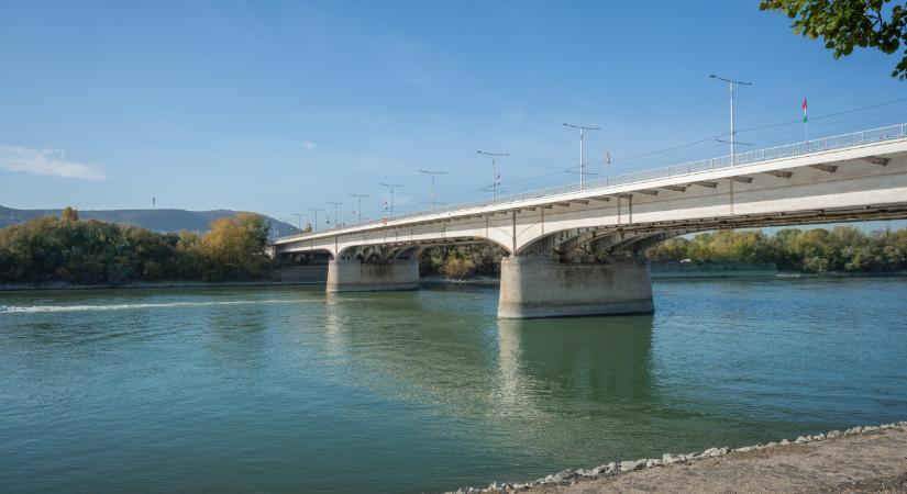 Ilyen nincs, megint elgázoltak egy biciklist az Árpád hídon: mikor történik már valami?