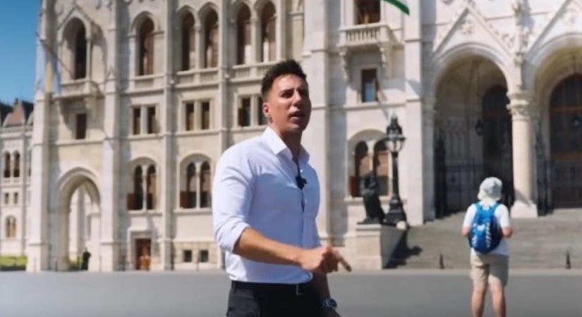 Radnai Márk az Országház előtt tette közhírré, hogy elindult a Közhang