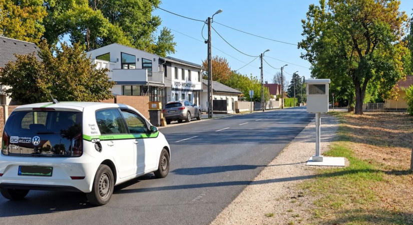 Retteghetnek a sofőrök: már áll az új szuper traffibox Siófokon