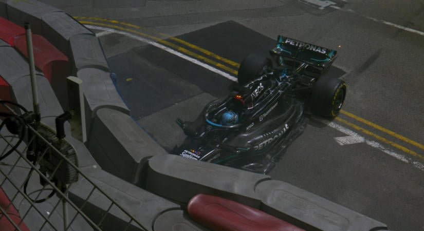 Videón Russell „szánalmas” hibája az F1-es Szingapúri Nagydíj utolsó körében