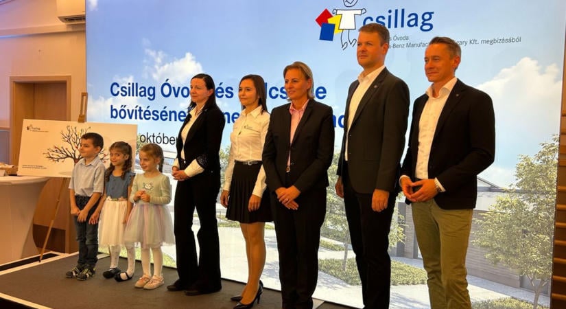 A Mercedes újabb kecskeméti beruházást jelentett be, amely most a kisgyermekes családokat szolgálja – galériával, videóval