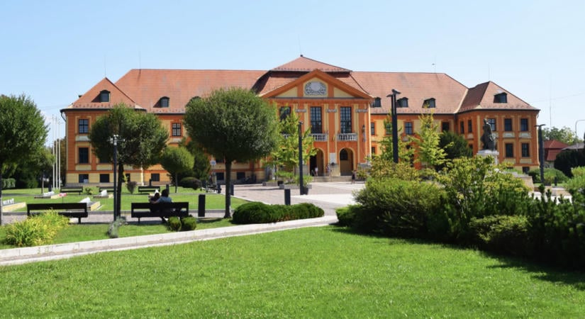 Nem csak hallgatni akarnak: kényes kérdésekkel készülnek Komárom vezetésének
