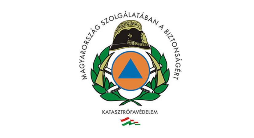 Nyolc gázpalackot vittek ki a tűzoltók egy lángoló balatoni épületből