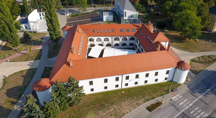 Felújítják a melegvíz-elosztó hálózatot Vágsellyén