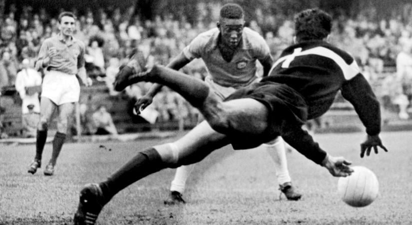Történelmi összegért cserélt gazdát Pelé ikonikus meze