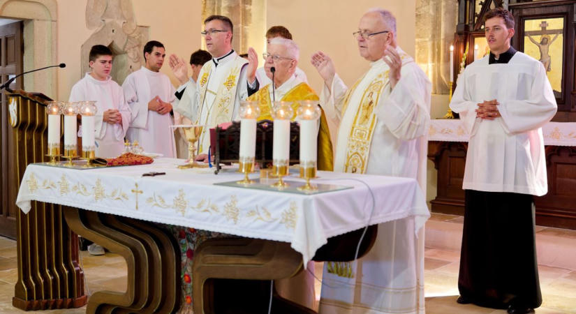 Vasmisés jubileumát ünnepelte Csóka Gáspár atya Bükön