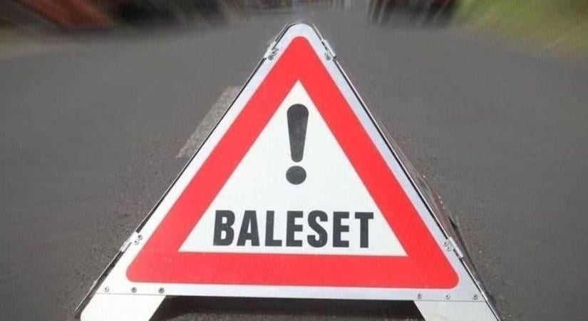 Két autó ütközött a zalai faluban, az egyik betonoszlopnak csapódott