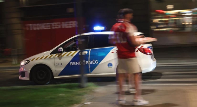 Részegen balhéztak egy füzesabonyi háznál, a kaput is megrongálták