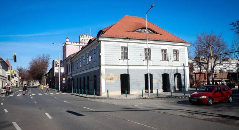Nem hagynák tovább pusztulni az Augusz-házat: Szekszárd ingyen kéri az államtól a részeit (galéria)