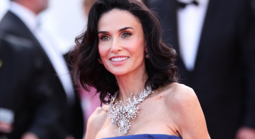 Demi Moore 63 évesen smink nélküli fotót mutatott: akár egy tini!