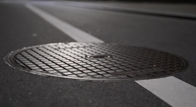 Motorbalesetben meghalt egy kapzsi bankár
